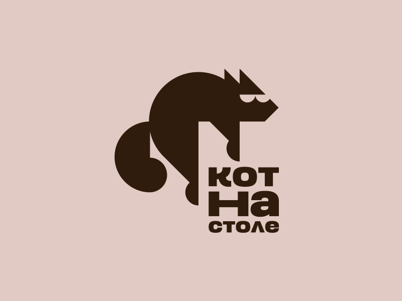 Кот на столе
